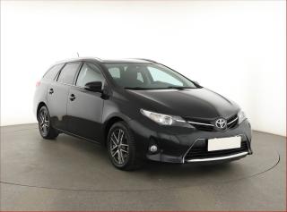 Toyota Auris 2.0 D-4D, Xenony, Tempomat