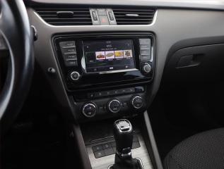 Škoda Octavia (2016) Scout 2.0 TDI, 4X4, Automat - náhled 10