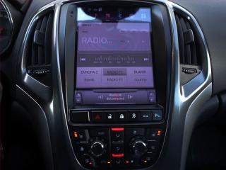 Opel Astra (2011) 1.6 T, Automat, Xenony - náhled 12