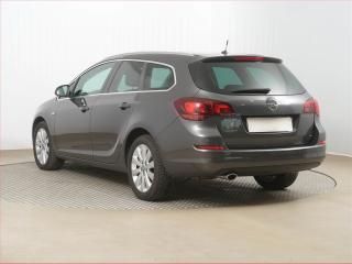 Opel Astra (2011) 1.6 T, Automat, Xenony - náhled 4