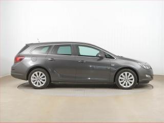 Opel Astra (2011) 1.6 T, Automat, Xenony - náhled 6
