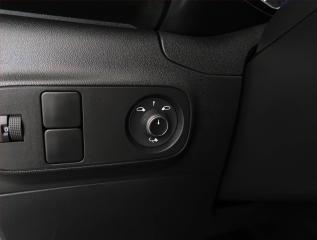 Citroën C3 (2024) Shine 1.2 PureTech, ČR,1.maj - náhled 19