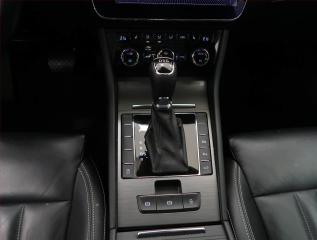 Škoda Superb (2020) Style 1.5 TSI, digi klima - náhled 13