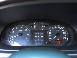 Renault Mégane (2001) 1.4 16V , po STK, Tažné, Klima - náhled 11