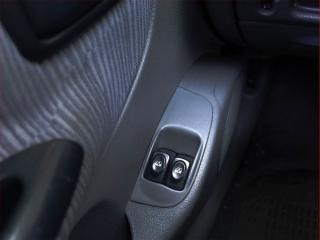 Renault Mégane (2001) 1.4 16V , po STK, Tažné, Klima - náhled 15