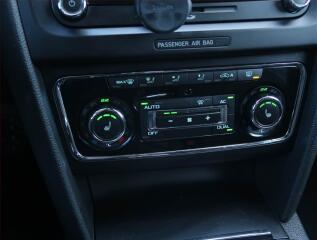 Škoda Superb (2012) Laurin&Klement 2.0 TDI - náhled 16