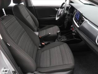 Kia Stonic (2023) Exclusive 1.0 T-GDI - náhled 9