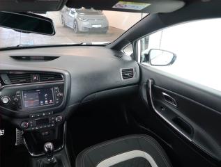 Kia Ceed (2017) GT Line 1.6 CRDi, ČR,1.maj - náhled 8