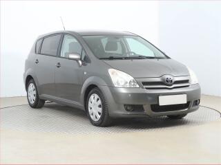 Toyota Corolla Verso 2.2 D-4D, 7�m�st, nov� STK