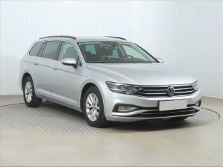 Volkswagen Passat 2.0 TDI, Serv.kniha, Navi