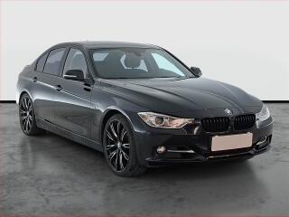 BMW 328 i, Xenony, Park.�senzory