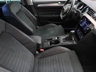 Volkswagen Passat (2021) 2.0 TDI, DPH, DSG - náhled 9