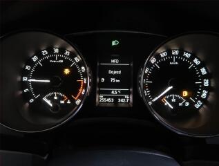 Toyota RAV4 (2024) 2.5 Hybrid, GR SPORT, ACC, 4x4 - náhled 8