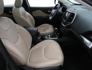 Jeep Cherokee (2017) 2.2 MultiJet, digi klima - náhled 9