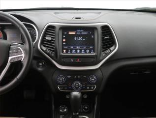 Jeep Cherokee (2017) 2.2 MultiJet, digi klima - náhled 12
