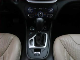 Jeep Cherokee (2017) 2.2 MultiJet, digi klima - náhled 13