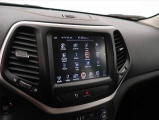 Jeep Cherokee (2017) 2.2 MultiJet, digi klima - náhled 17