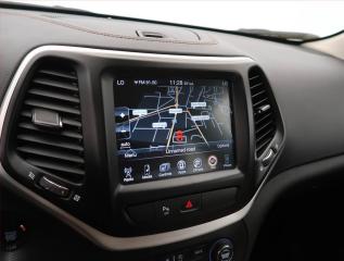Jeep Cherokee (2017) 2.2 MultiJet, digi klima - náhled 18