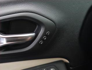 Jeep Cherokee (2017) 2.2 MultiJet, digi klima - náhled 24