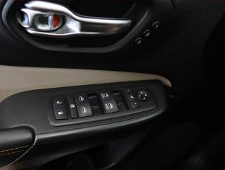 Jeep Cherokee (2017) 2.2 MultiJet, digi klima - náhled 25