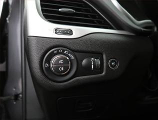 Jeep Cherokee (2017) 2.2 MultiJet, digi klima - náhled 28