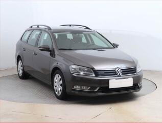 Volkswagen Passat 1.6 TDI, Serv.kniha, Navi