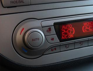 Ford Kuga (2008) Titanium 2.0 TDCi, 4X4 - náhled 17