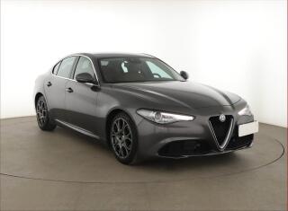 Alfa Romeo Giulia 2.2 Multijet, Serv.kniha, K��e