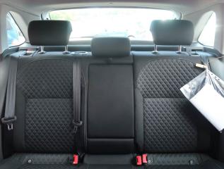 Škoda Rapid (2015) Spaceback 1.4 TSI, Automat - náhled 10