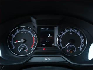 Mercedes-Benz Třídy C (2009) C 180 Kompressor - náhled 11