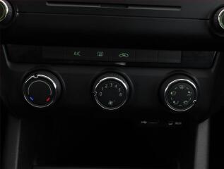 Volvo XC40 (2018) T3, HARMAN KARDAN, POLOKŮŽE - náhled 13