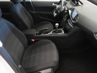 Škoda Fabia (2015) Style 1.2 TSI, Park. senzory - náhled 9