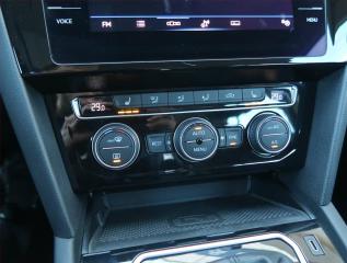 Volkswagen Passat (2019) Elegance 2.0 TDI - náhled 18