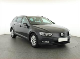 Volkswagen Passat 2.0 TDI, Serv.kniha, Navi