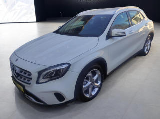Mercedes-Benz GLA 200d 4MATIC,AT,�R