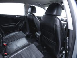 Volkswagen Passat 2,0 TDi 4x4 Kůže,Tempomat - náhled 23