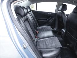 Volkswagen Passat 2,0 TDi 4x4 Kůže,Tempomat - náhled 22
