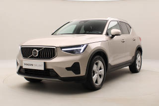 Volvo XC40 B4 AWD MOMENTUM AUT CZ 1.maj