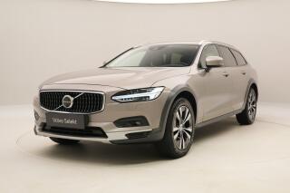 Volvo V90 CC B4 AWD MOMENTUM REZERVACE