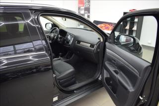 Mitsubishi Outlander 2,2 Di-D, 4x4,INTENSE+,kamera - náhled 13