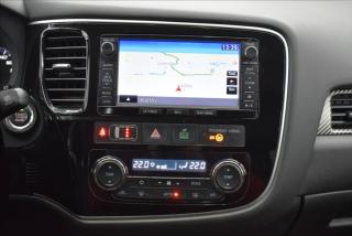 Mitsubishi Outlander 2,2 Di-D, 4x4,INTENSE+,kamera - náhled 16