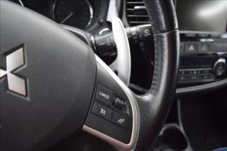 Mitsubishi Outlander 2,2 Di-D, 4x4,INTENSE+,kamera - náhled 25