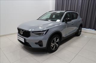 Volvo XC40 2.0 B3 Plus Dark AUT