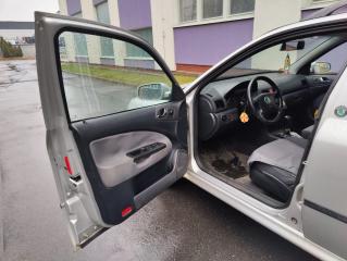 Škoda Octavia 1,6 MPI combi - náhled 8