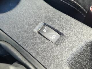 Renault Fluence (2014) 1.6 SCe 82 kW Life - náhled 16