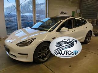 Tesla Model 3 AWD Long Range    P�IPRAVUJEME