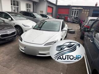 Tesla Model 3 HIGHLAND AWD      P�IPRAVUJEME