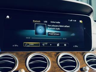 Mercedes-Benz Třídy E (2021) 450*4M*AMG*NEZ.TOP*AIRMATIC - náhled 32