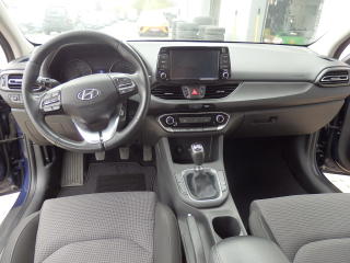 Hyundai i30 FASTBACK 1.0 T-GDI KLIMA, ESP - náhled 11