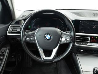BMW Řada 3 (2021) 318d Touring - náhled 13